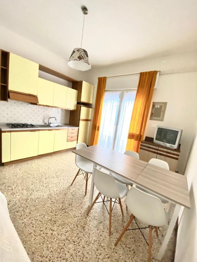 Euroresidence - Piazza Mazzini- 30 Mt Dal Mare Лідо-ді-Єзоло Екстер'єр фото